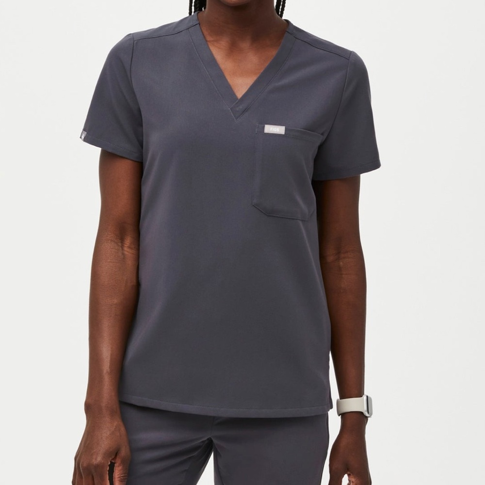 Figs Catarina one-pocket scrub top